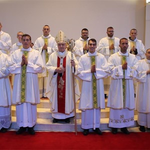 Kardinal Bozanić zaredio trinaestoricu đakona